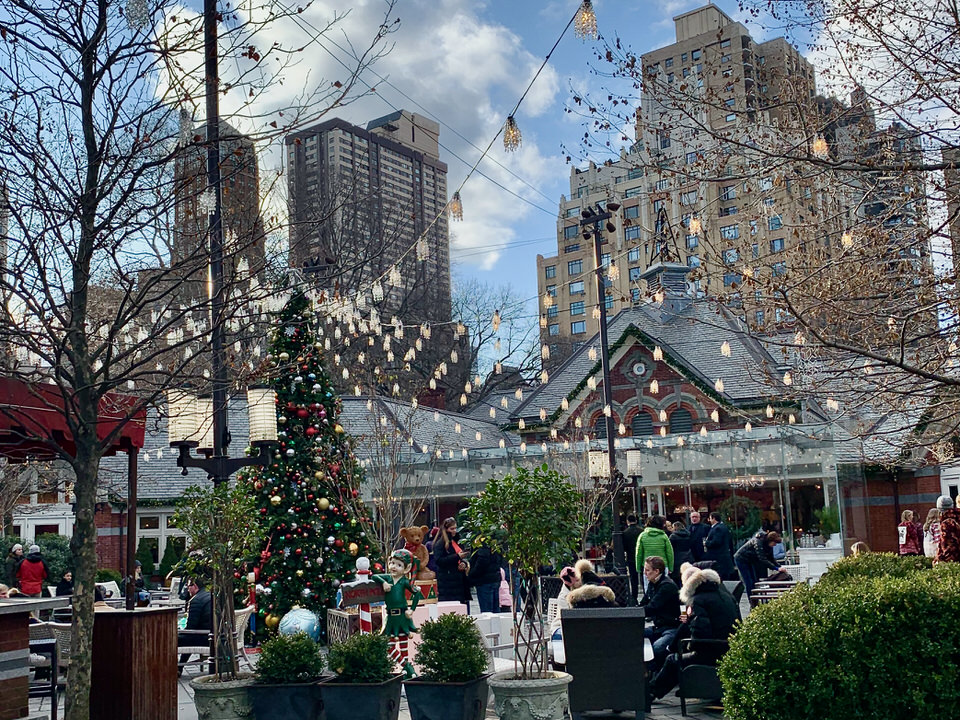 new york christmas tourist