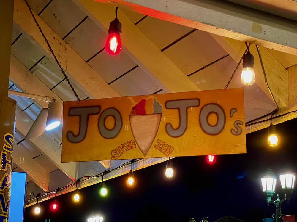 Bright sign for Jojo shave ice