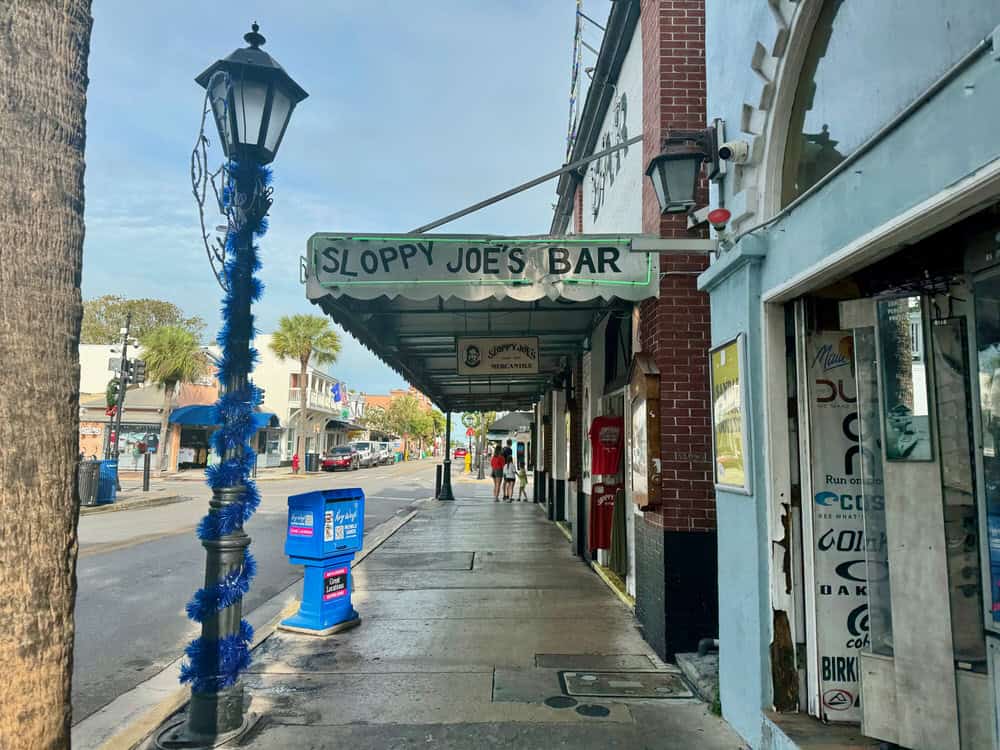 Looking north on Duval Street towards shops and Sloppy Joes bar