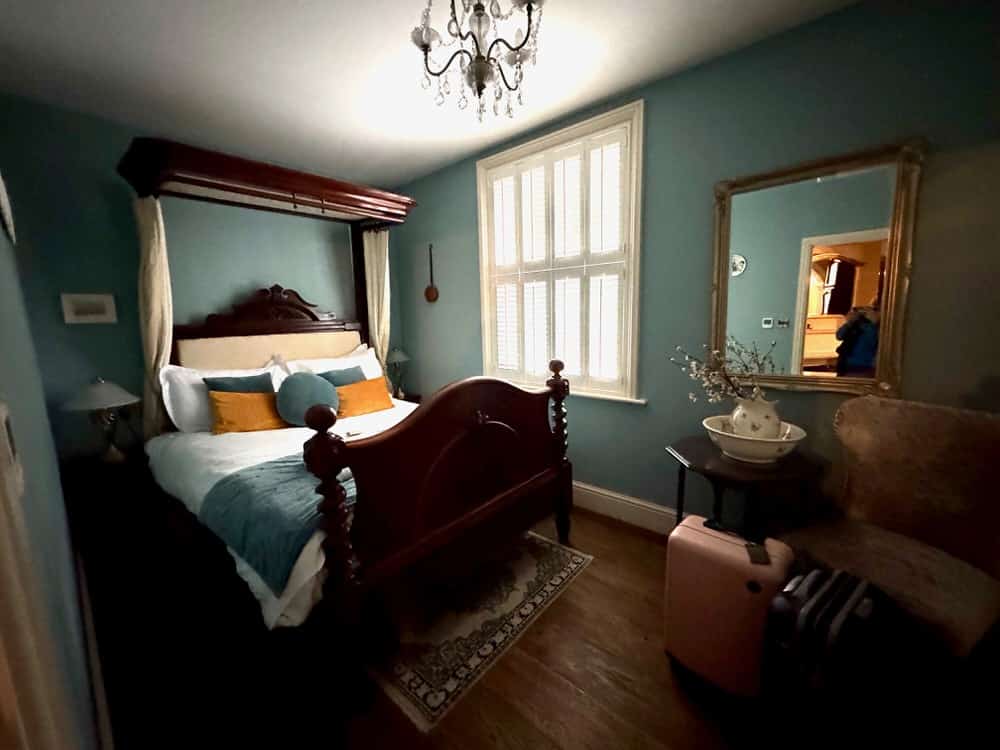 An 18th century bedroom in a York vacation rental