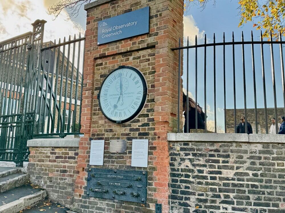A clock displaying Greenwich Mean Time along the pathway to the Royal Observatory Greenwich