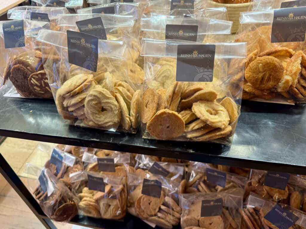 Rows of butter cookies in sealed cellophane bags