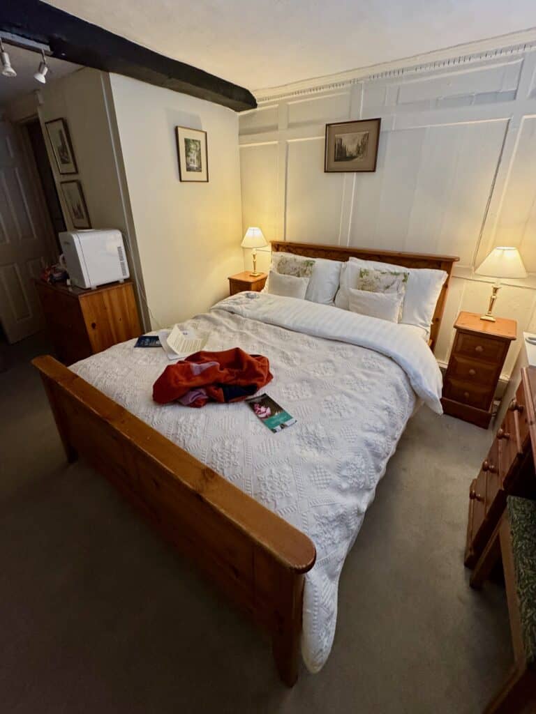 Bedroom in a 17th century Oxford hotel
